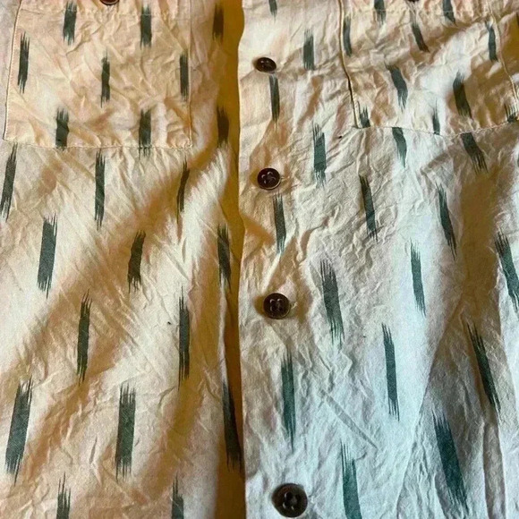 Men’s Woolrich Short Sleeve Button Up Size  S - Picture 2 of 4